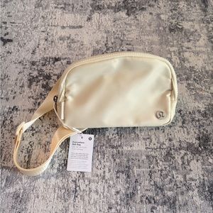 NWT! Fashion Lululemon Everywhere Belt Bag, cream. FIRM on price.
